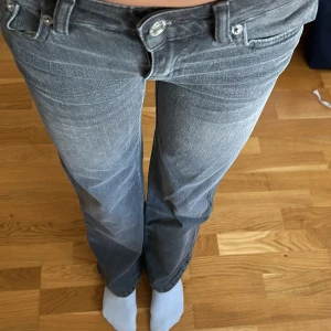 Lowwaist jeans - Snygga Lowwaist jeans ifrån lager 157 med coola fickor🩷 de är i XXS short length, aldrig använda så inga defekter. Klicka gärna på köp nu 💕