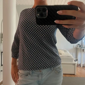 Trekvartsärmad stickad tröja! - Superfin tröja från ett märke som heter Hampton Republic, använder aldrig den och är i fint skick!