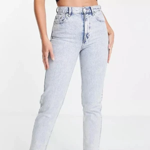 Ljusblå Jeans  - Säljer ljusblåa jeans då de inte kommer inte användning 