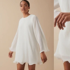 Klänning  - Helt ny klänning från Ginatricot. Endast testat och pris lappen sitter kvar. Storlek XS. Köpt för 599.95kr säljer den för 300kr+frakt❤️