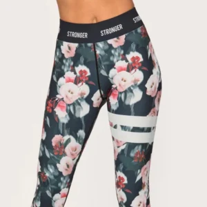 Stronger tights  - Väldigt snygga och bekväma träningstights ifår Stronger! Använda väldigt lite men i super skick!!😻😻 De är i storlek xxs men funkar bra på xs också. 