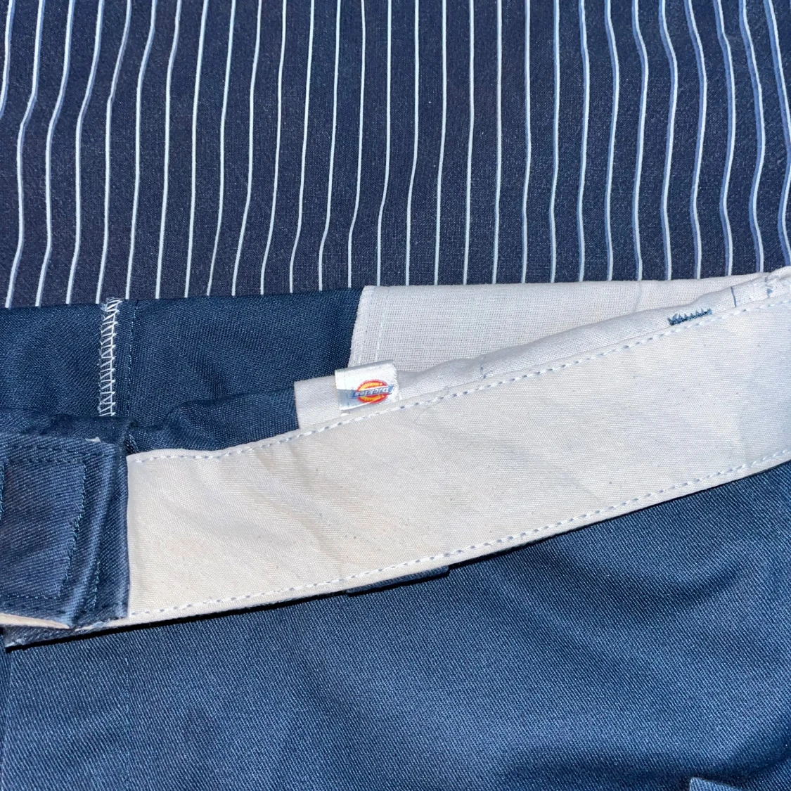 Mörkblå byxor från Dickies - 93