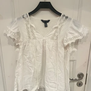 söt blus - super söt topp från vila  endast använd 3 gånger  inga defekter