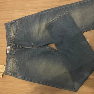 Levis 501 jeans - Säljer nu ett par oanvända Levis 501 jeans. Det är storlek 32w 32L.