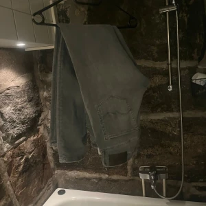 Jeans - Jack and Jones jeans två st slim/glenn aldrig använt dom nästan, båda paren är i storlek w33/l32