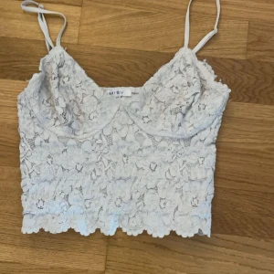 Vit späts top - Vitt linne med späts