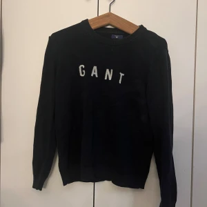 Gant tröja - Jätte fin till höst/vinter älskar denna🫶🏻är storlek L men passar mig som har S passar M också!