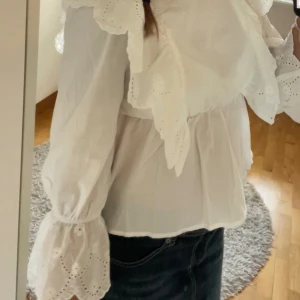 Vit blus - Vit trekvartsärmad blus i helt nytt skick💕 Storlek xs/s