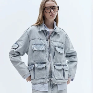 Jeans jacka cargo  - Jeans cargo jacka  Inte kommit till användning därav  Helt ny skick  