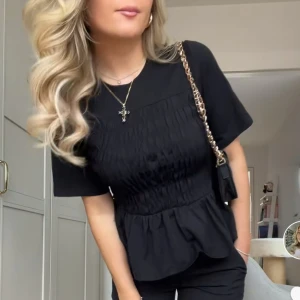 Topp - Jättefin strechig topp. Passar S-M, inga defekter