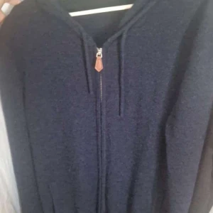 Sayless hoodie - Xs passar s  Skick 9/10 inga skador använd ett fåtal gånger Pris kan diskuteras vid snabbköp