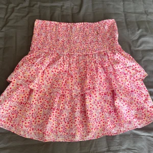 Vero moda - Säljer denna fina kjol från vero Moda ❤️