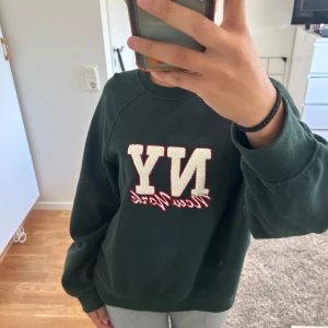 Grön jul hoodie - Aldrig använd,  frakt ingår i priset!