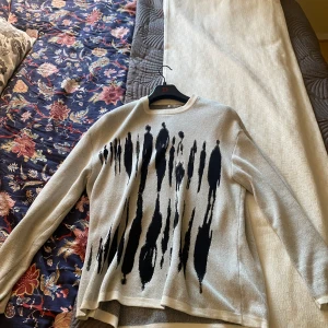 Knitted sweatshirt - Denna säljs ingenstans mer och är knappt använd riktigt bra skick och skit snygg. Kan finnas tecken på användning
