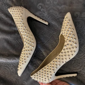 Klackskor 🤍  - By Malene Birger klackskor  Storlek 37  Beiga  Helt nya oanvända / Nytt skick  Pris kan diskuteras 🤍🤍