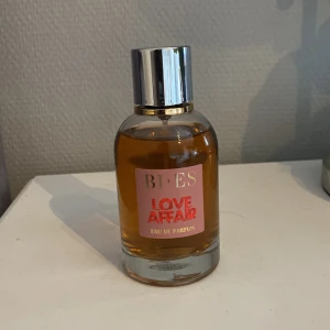 Bies love affair parfym oanvänd - Jag säljer en parfym som heter love affair från Bies som är oanvänd 
