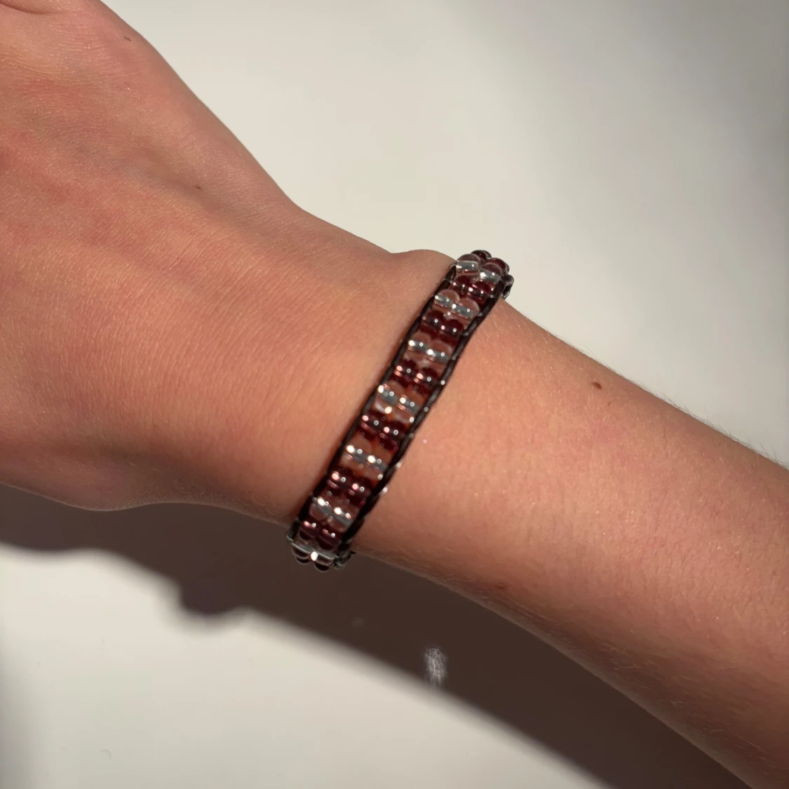 Armband lila,rosa och vit