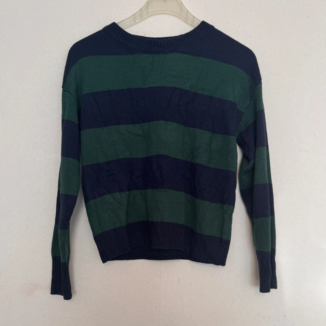 Randig stickad tröja