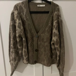 Leopardmönstrad kofta🐆 - Jättefin leopardmönstrad kofta❣️ Säljer den då den är för stor🌸