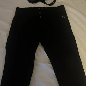 Replay anbass - Storlek 29/32| säljer pga att de e för små| nypris runt 1500| knappt använda| ställ gärna frågor