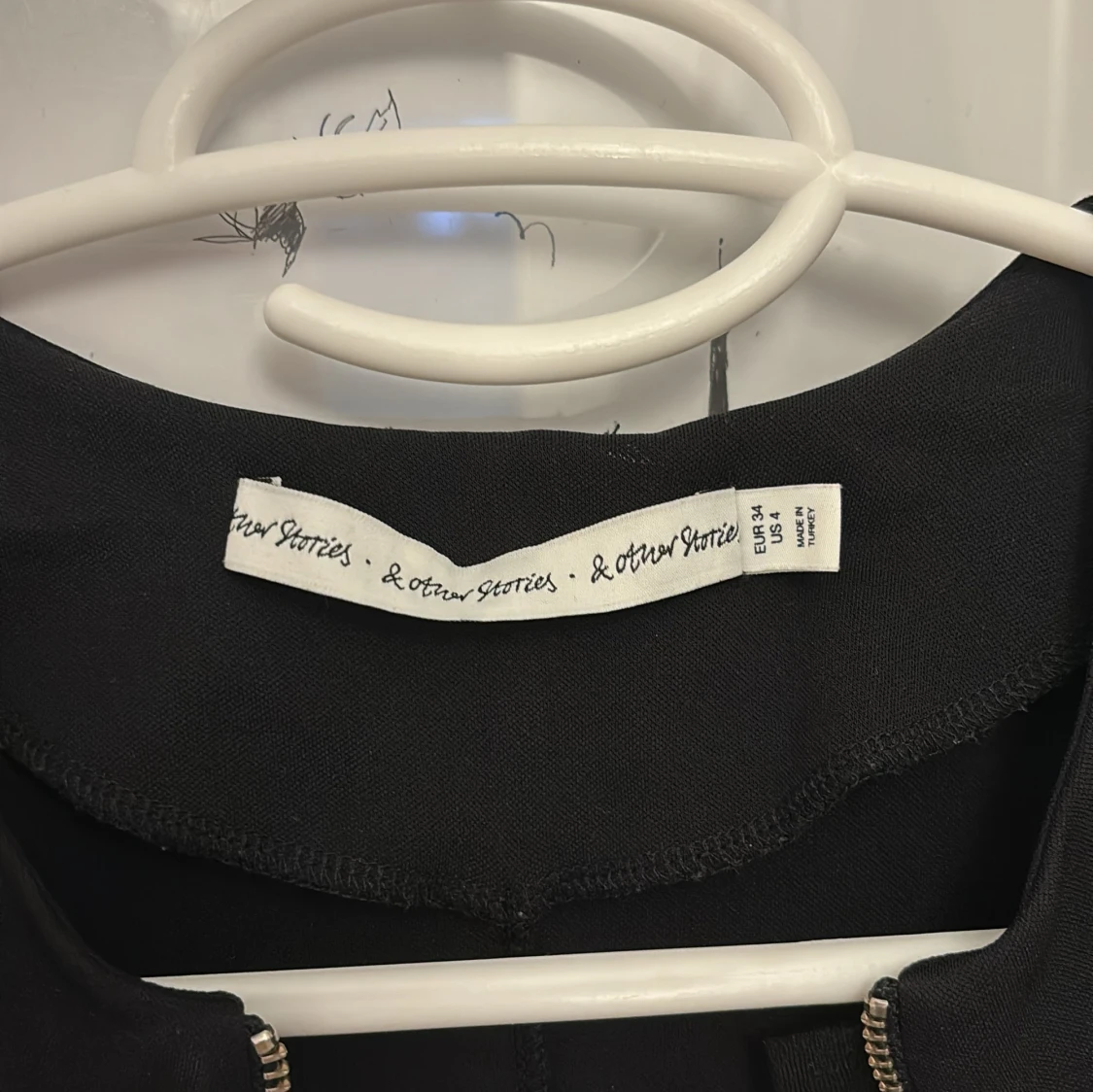 Svart klänning från & Other Stories - 91