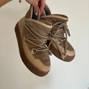 Inuikii liknande boots - Såå fina boots/ vinterskor från märket Bianco, liknar de från inuikii🥰 storlek 39 men passar även 38, sparsamt använda 