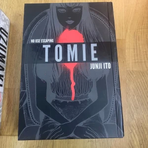 Tomie & uzumaki - Tomie och uzumaki junji ito manga böcker  Båda för 350kr en för 200kr 