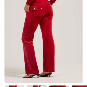juicy couture red - röda juicy byxor nästan helt oanvända. fick dom i present men dom är uppsydda ungefär 10 cm dom passar på folk mellan 140-167 ungefär