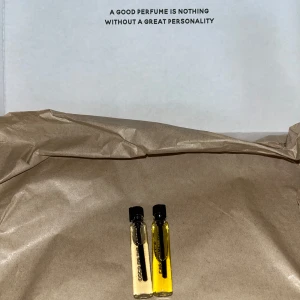 Essnce parfym  - Säljer två testers från Essnce. De är i dofterna Coco on the beach och Carashmellow. Coco är aldrig testad för råkade köpa dubbletter, medans Carashmellow är enbart testad en gång.🩷