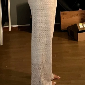 Virkad byxa - Virkad byxa använd en gång därav nyskick. Står storlek M men mer som en xs eller s