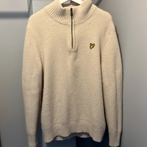 Snygg beige stickad Lyle scott tröja, strl M - Använd ungefär 5 gånger, passar inte mig, mycket bra skick