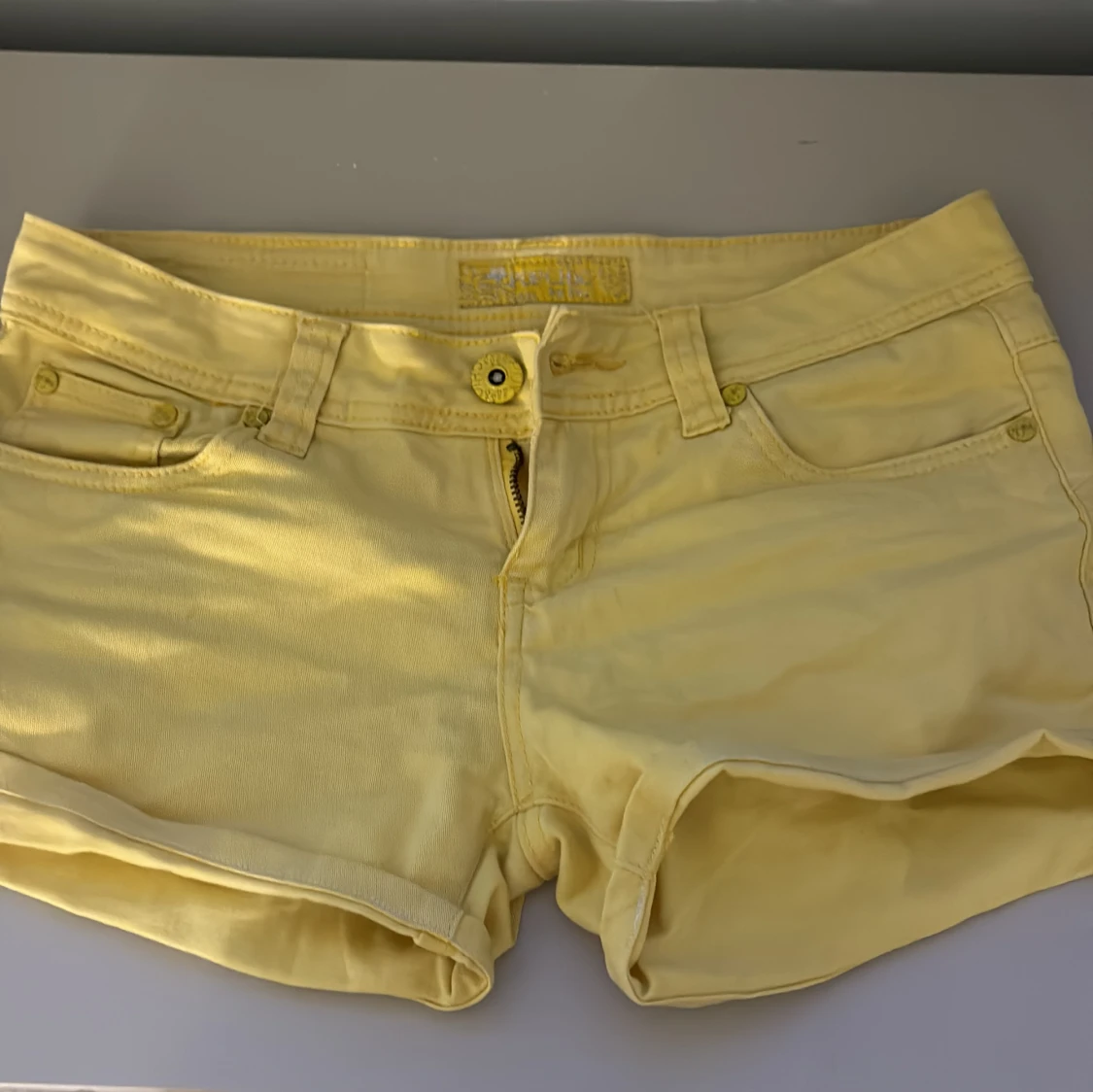 Gula shorts från Pop Cute