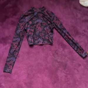 Magtröja  - Denna magtröjan har blivit för liten den är i storlek lek XXS pris kan diskuteras!!!