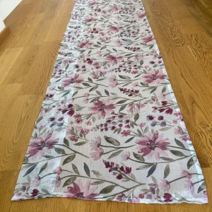 Gardiner - Gardiner cirka 3 m långa och 50cm breda