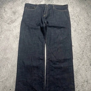 Carhartt WIP jeans - Säljer ett par riktigt feta Carhartt jeans i riktigt fint skick. Storlek 40/34. Har ni fler frågor så är det bara att höra av sig:)