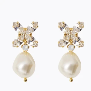 Caroline Svedbom örhängen - Sååå fina örhängen! Köpta för 1200 och används få gånger. 