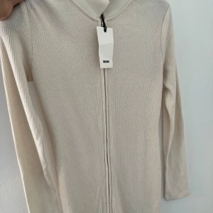 Klänning  - Klänning från bik bok väldigt fin 