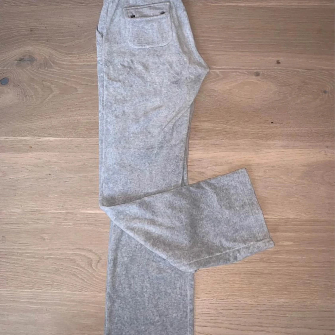 Grå mjukisbyxor med hög midja - 3