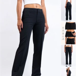 Kostymbyxor från Madlady - Lågmidjade Kostymbyxor - Cybel Black Pinstripe från Madlady Fint skick, använda ett fåtal gånger. Storlek 36, regular  Nypris: 649kr