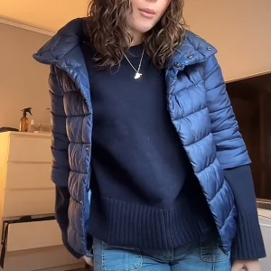 Trekvartsärmad jacka - Säljer denna trekvartsärmade jackan, herno liknande i storlek S. Fint skick. 