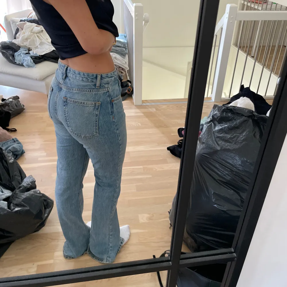 Säljer dessa jeans ifrån zara strl 36! 150kr. Jeans & Byxor.