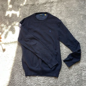 Polo Ralph Lauren  - Bra skick  Köpte den av min kompis så inget kvitto  Kan gå ner i pris vid snabb affär