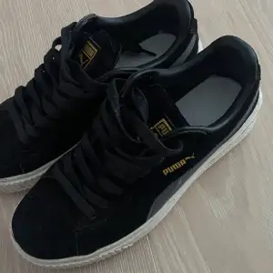 Puma Sneakers, använda 2 gånger! 🤍Pris ej inkl. frakt, kan även mötas upp i Stockholm! 