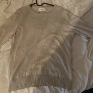 Merino wool crewneck - Använd fåtal gånger ny skick. Säljer för att den inte kommer till användning