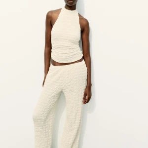 Zara set  - Helt nytt super populärt nytt set ifrån Zara, aldrig använd och prislappar kvar. Nypris 530kr