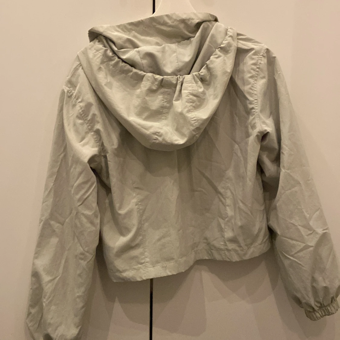 Beige vindjacka från Pull&Bear - 90