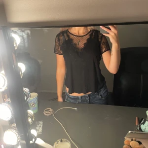 Spets tröja - Jättefin tröja med spets upptill!💗