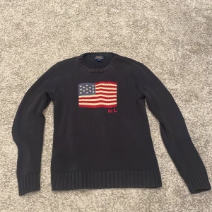 Ralph lauren sweatshirt - Riktigt fet Ralph lauren sweatshirt i storlek XL. Den sitter dock som en M tro mig! Säljer pågrund av att jag inte använder.   Hör av er vid frågor, priset är inte hugget i sten!