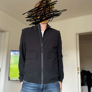 Duno jacka  - Tjena, säljer en riktigt fet duno jacka till ett fint pris! Jackan köptes för runt 1 vecka sedan men känner att jag ej passar i den Varför jag ej returnerar jackan är för att jag köpte den i en annan stad. Behövs fler bilder så kom privat, ha de gött