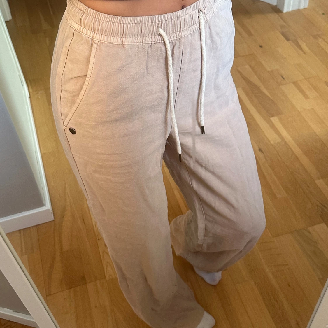 Beige mjukisbyxor med snörning - 90